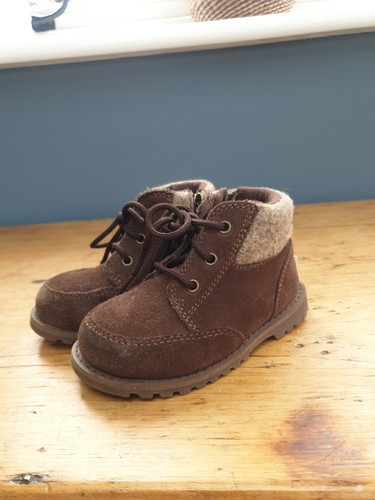 Ugg childrens boots - size, 5