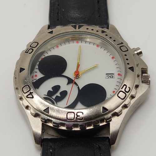 Hiding mickey mouse - hiding,