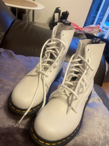 White martens air wair - dr,