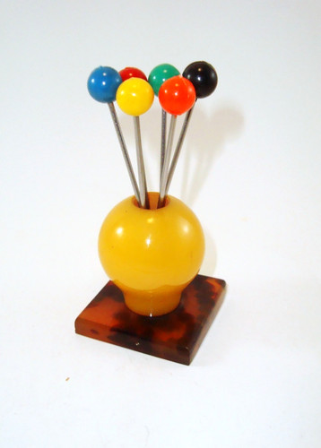 Art deco yellow bakelite - yellow,