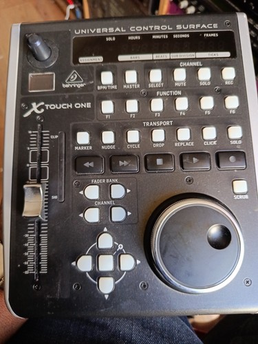 Behringer touch one - x-touch,