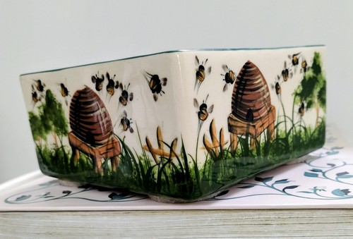 Griselda hill beehive trinket - hill,