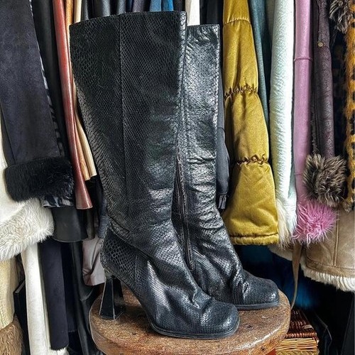 Vintage black snakeskin print