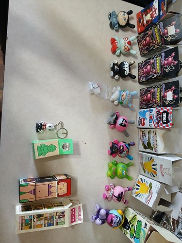 Lot mixed dunny figures - lot,