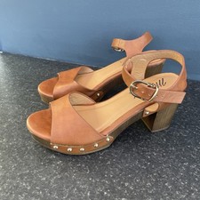 Mantaray Women’s Brown Leather Sandals Size 4/37