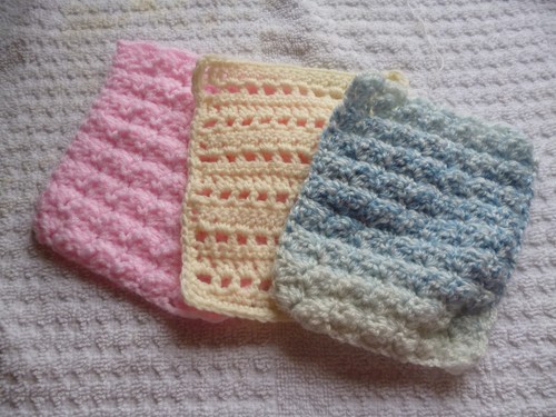 Hand crochet dolls crib - 5",