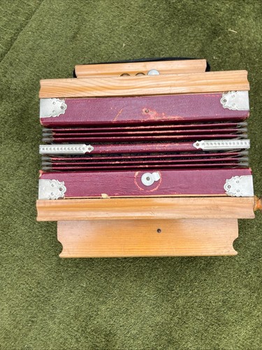 Childs accordian
