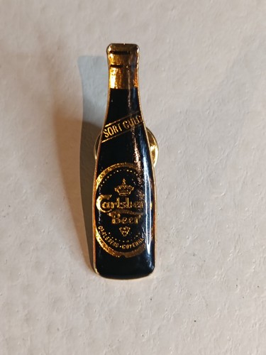 Carlsberg lager bottle pin - lager,