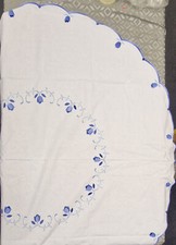 Circular Table Cloth - Includes 1 Large - 4 Small - White