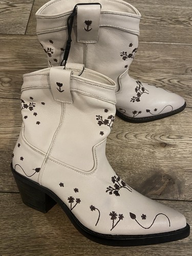 Zara women cowboy boots - , size