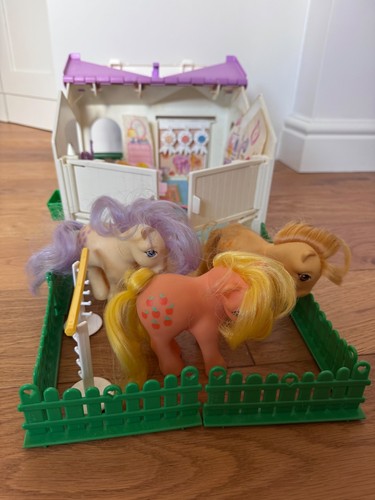 Little pony show stable - show,