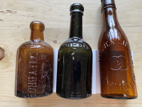 Vintage glass brown bottles - , x