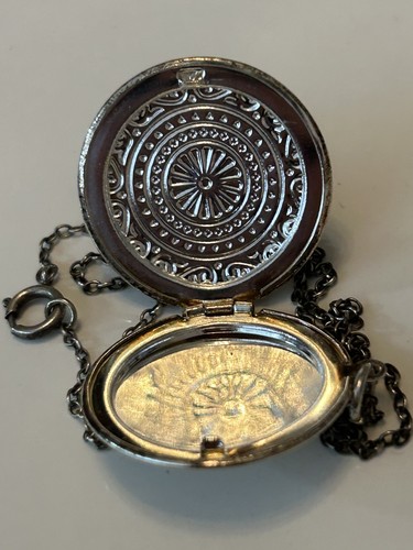 Solid silver round locket with - round,