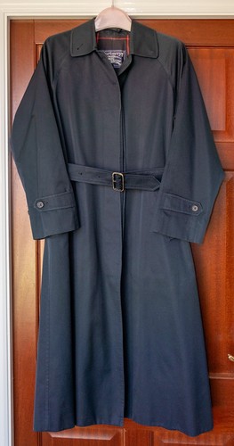 Genuine ladies burberrynavy