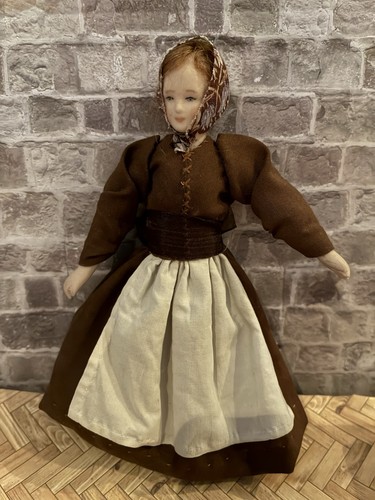 Dolls house scale - dolls,