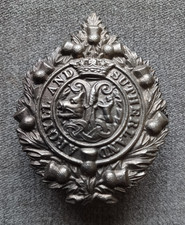 ARGYLL  AND SUTHERLAND HIGHLANDERS MILITARY CAP BADGE. VERY GOOD CONDITION.