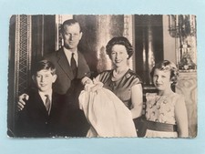 The Royal Family, QE II &