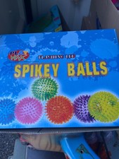 Play max 12 x Flashing LED Light Up Spikey Bouncy Balls