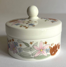 Wedgwood Meadow Sweet Round