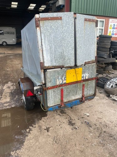 Single axle covered trailer - single,
