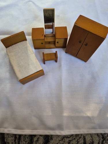 Vintage dolls house wooden - dolls,