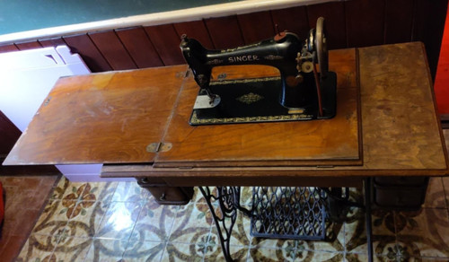 Antique singer sewing machine - singer,