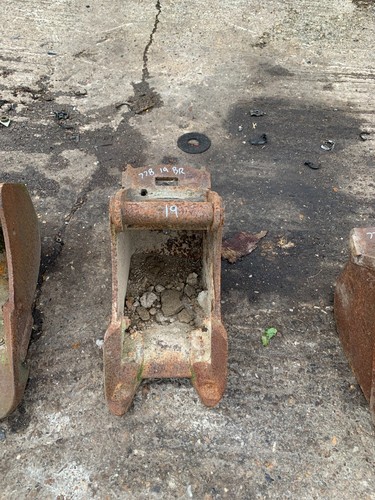 Excavator bucket to - 9",