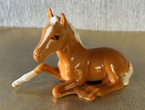 Beswick horse foal - horse, lying