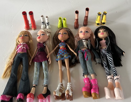 Bratz dolls bundle with - x5,