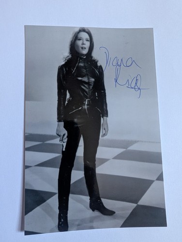 Genuine signed postcard photo - genuine,