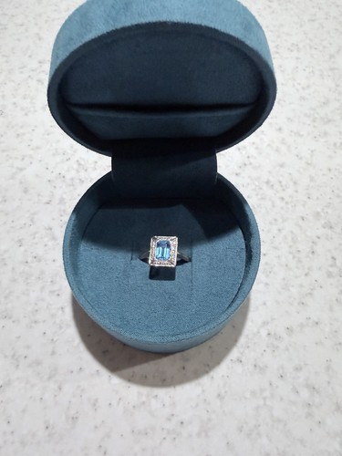 9ct yellow gold ring - with, aqua