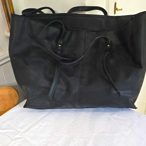 Black pebbled leather tote - pebbled,