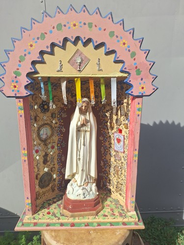 Mexican folk art - nicho, santos