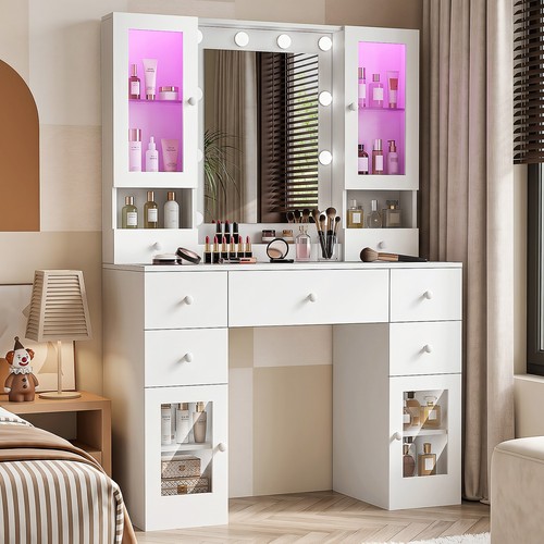 With dressing makeup - with, door
