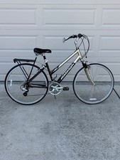 Woman’s Raleigh C40 Hybrid