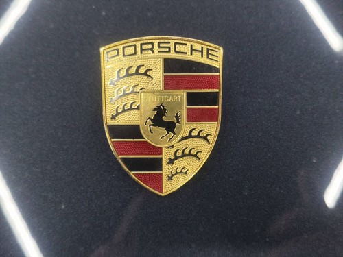 Porsche macan 2022 badge - porsche,