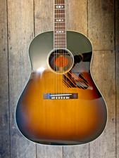 2004 Gibson Advanced Jumbo Acoustic in Sunburst with original hard shell case
