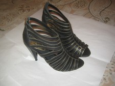 Ladies shoes ‘ RIVER ISLAND ‘ – size 6 – black – good condition