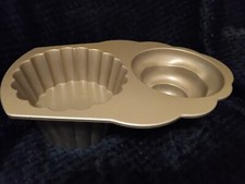 Nordic Ware Giant Cupcake -