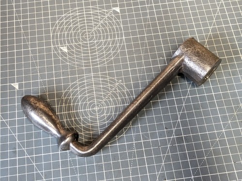 Milling machine vice crank - /,