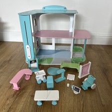 Early Learning Centre ELC Rosebud Hospital Wooden Play house with furniture