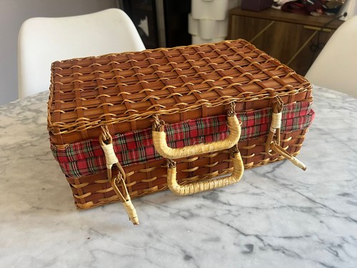 Vintage small woven wicker - small,