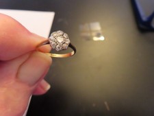 VINTAGE 18ct PRETTY OLD CUT DIAMOND CLUSTER Ring HALLMARKED