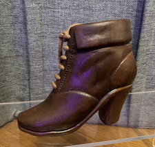 🤎 Collectible Studio