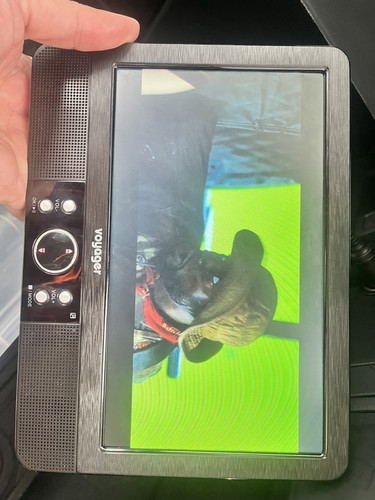Voyager portable dvd player - 9,