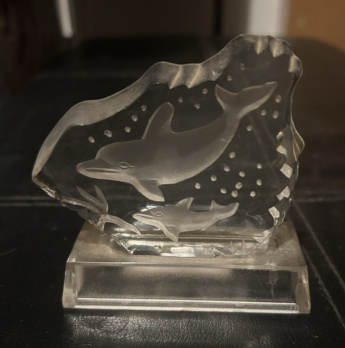 Unmarked clear glass dolphin - unmarked,