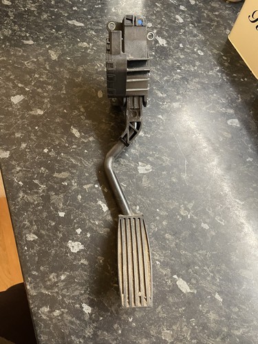 Vauxhall corsa accelerator - d,