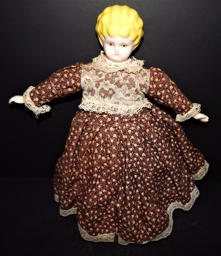 Doll porcelain old - old, fashioned