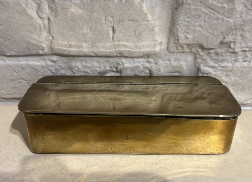 Antique brass tobacco snuff - /,
