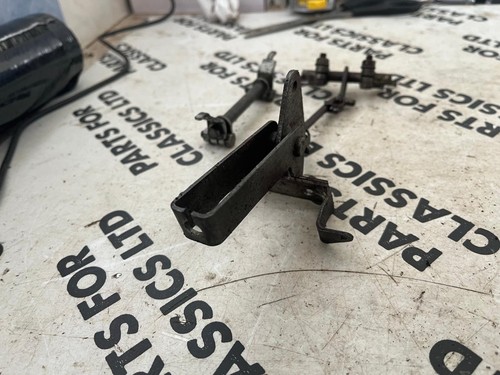 Twin carburettor linkage - su,